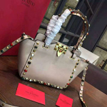 발렌티노 락스터드 백