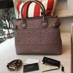 버버리 레이스 가죽 토드백