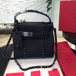  발렌티노 락스터드 토드백