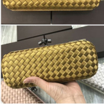 보테가 위빙 파일 므와레 스트레치 놋 클러치 VHIH8 1000