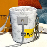 루이 비통 화이트 모노그램 초크 나노백 M44631