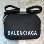 발렌시아가 크로스백  191205