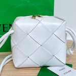 보테가베네타 크로스백 701915