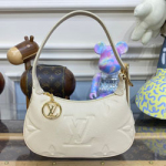 루이비통  미니 문 M82519